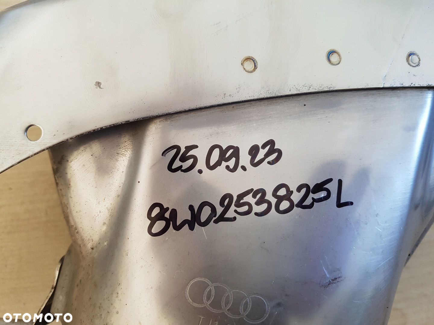 AUDI A4 B9 końcówka wydechu lewa 8W0253825L - 4