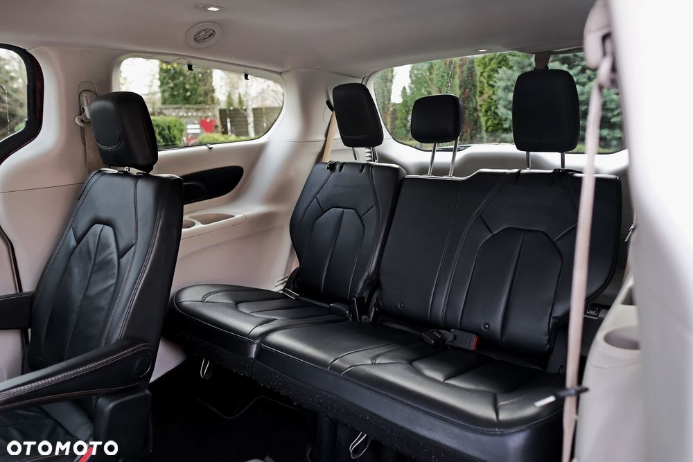 Chrysler Pacifica - 22