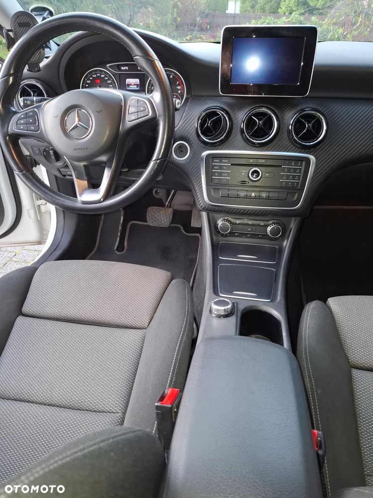 Mercedes-Benz GLA - 24