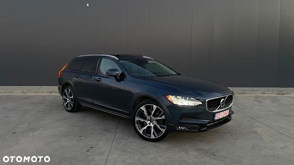 Volvo V90 Cross Country - 13