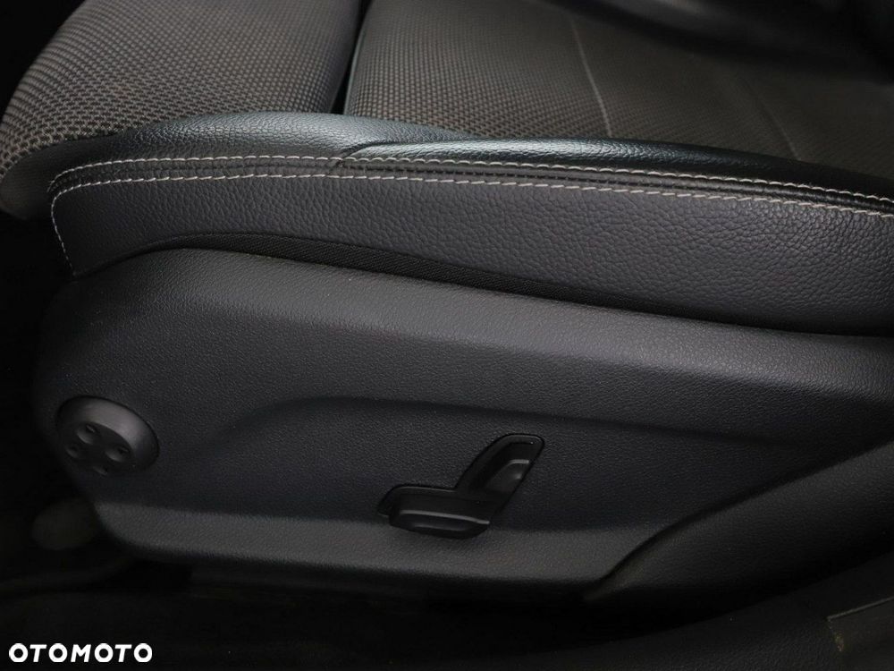 Mercedes-Benz Klasa C 180 - 37