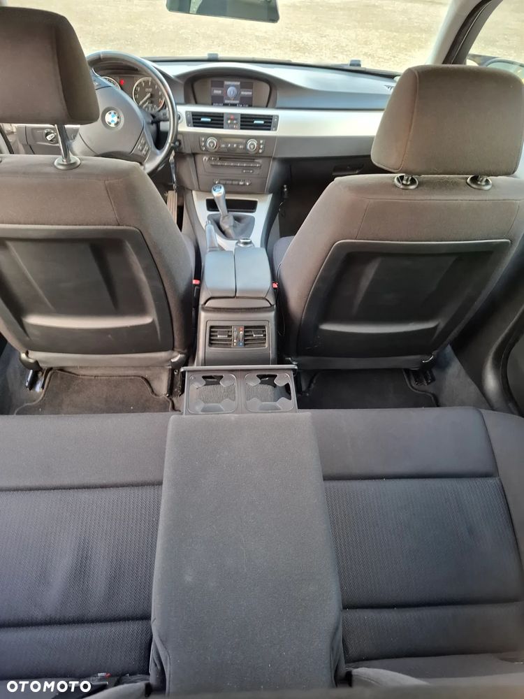 BMW Seria 3 320i - 11