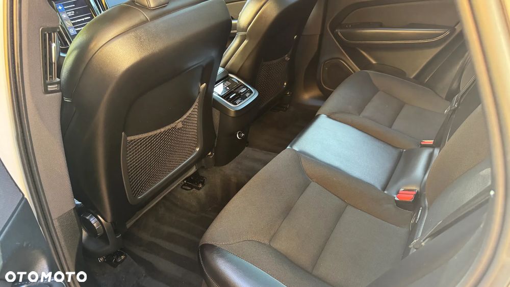 Volvo XC 60 D4 Momentum Pro - 19