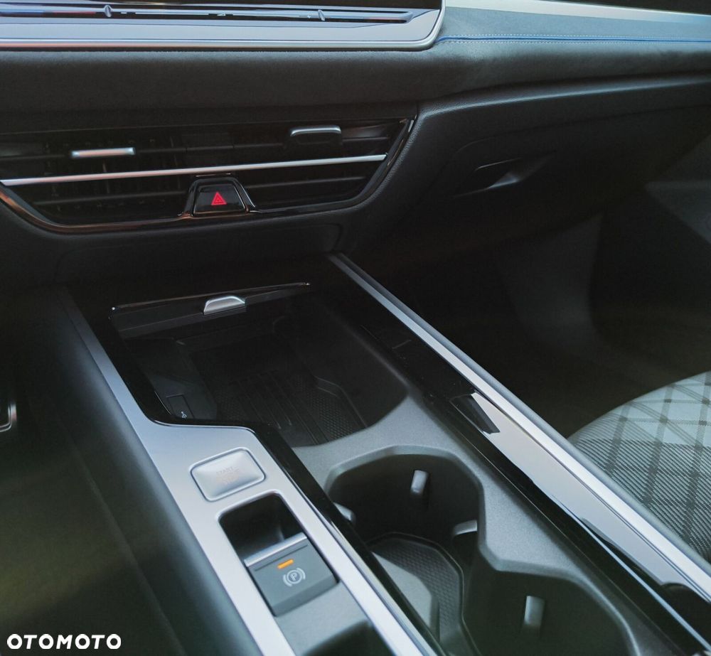 Volkswagen Passat Variant 2.0 TSI R-Line Plus DSG - 23