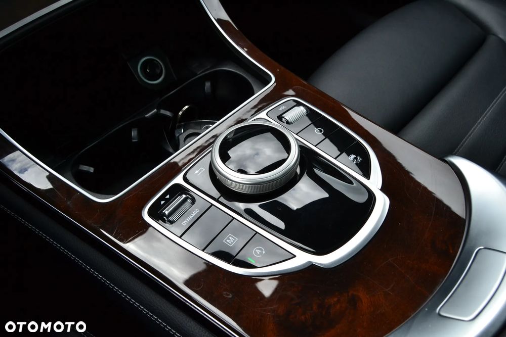 Mercedes-Benz GLC 300 4Matic 9G-TRONIC Exclusive - 38