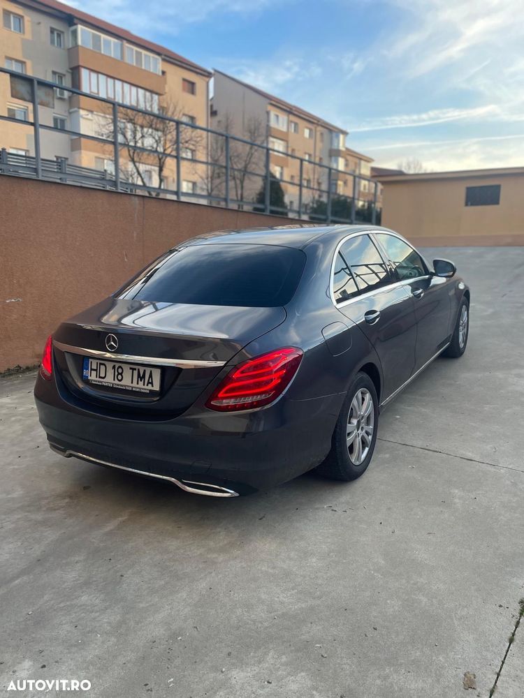 Mercedes-Benz C - 9