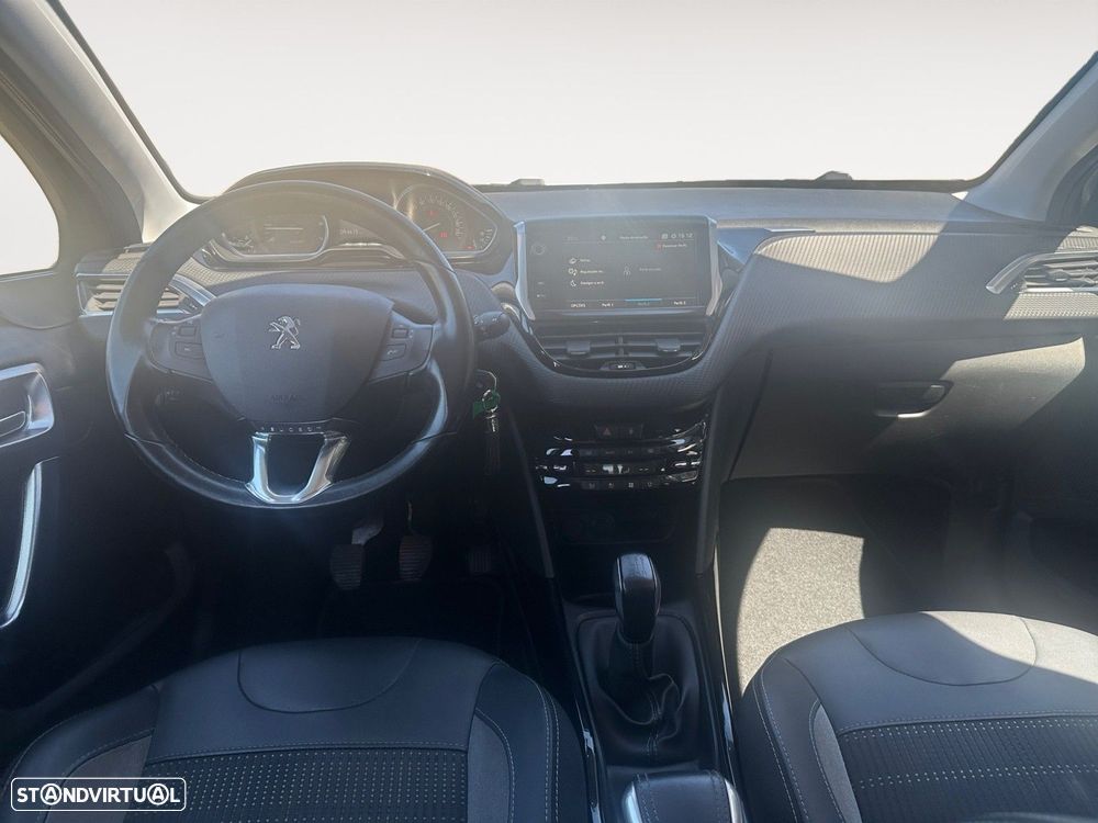 Peugeot 2008 1.2 PureTech Allure - 11