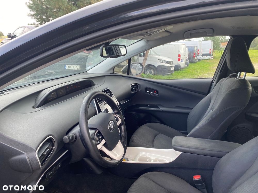Toyota Prius (Hybrid) - 6