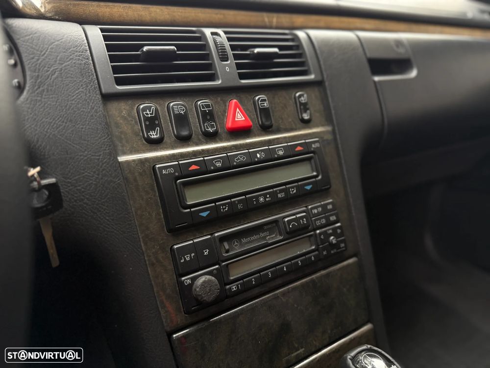 Mercedes-Benz E 300 TD Classic - 9