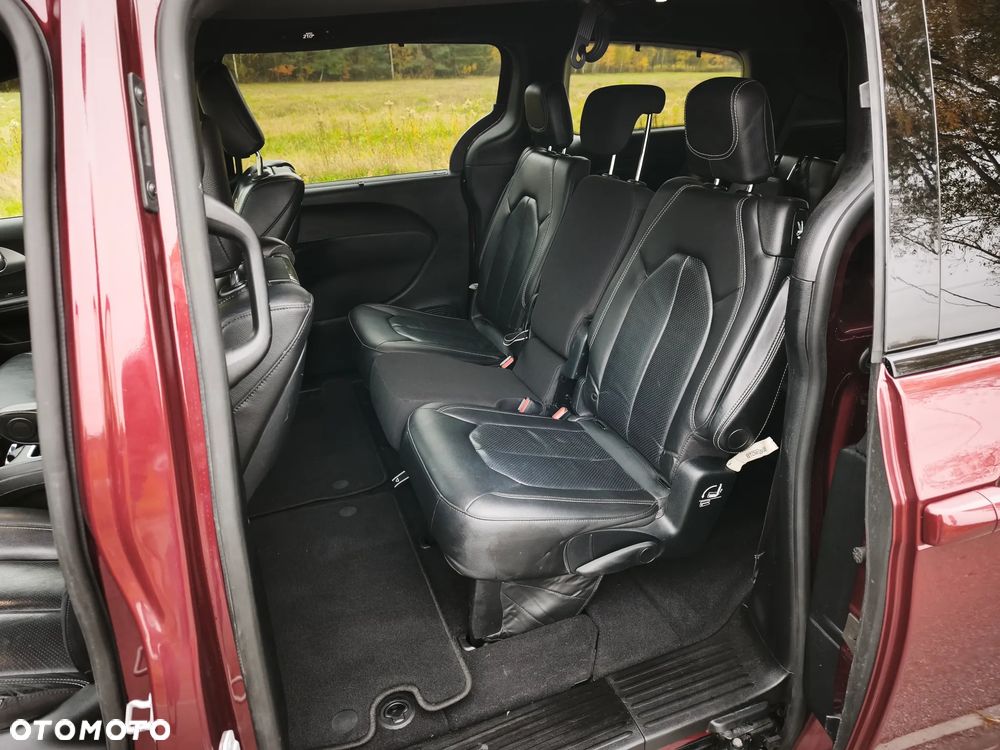 Chrysler Pacifica - 30