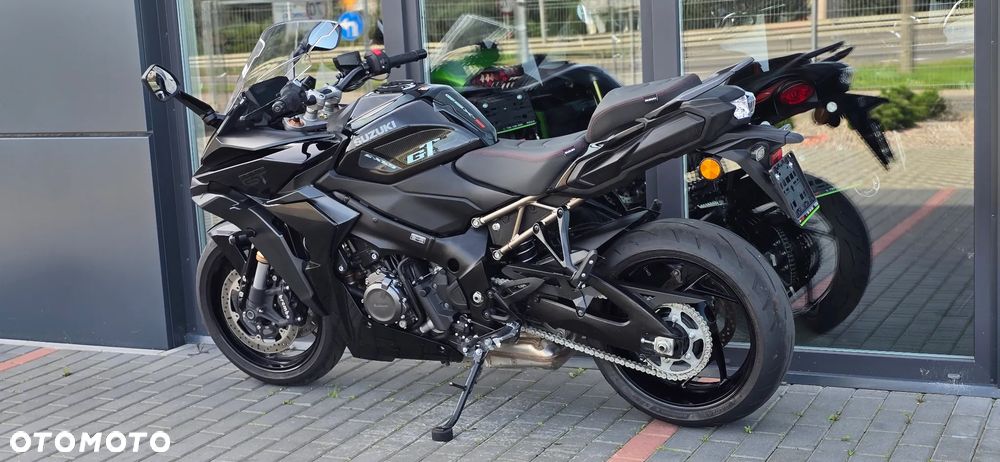Suzuki GSX - 26