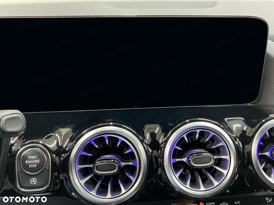 Mercedes-Benz GLA - 9