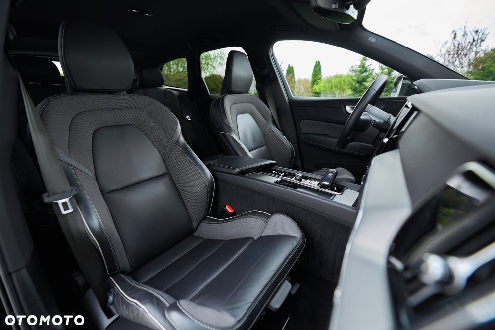 Volvo XC 60 B4 D R-Design - 32