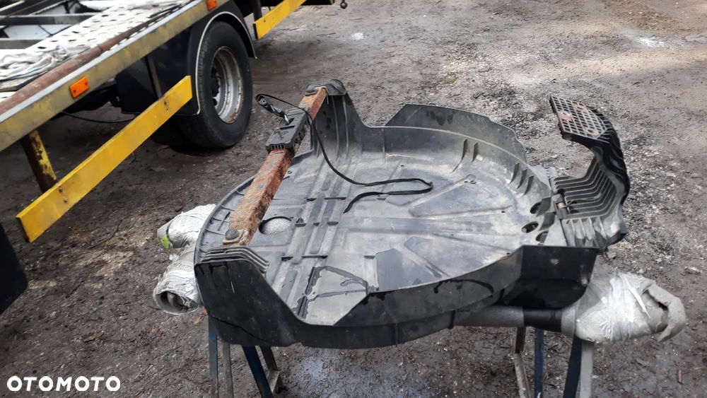 Bmw x3 e83 Mocowanie koła zapasowego Winda Wanna zapasu 51717053277 74850610 51713402101 74850610 - 2