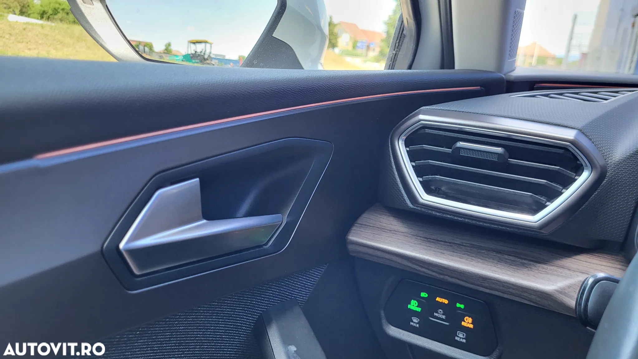 Seat Leon Sportstourer 2.0 TDI DSG Xcellence Plus - 23