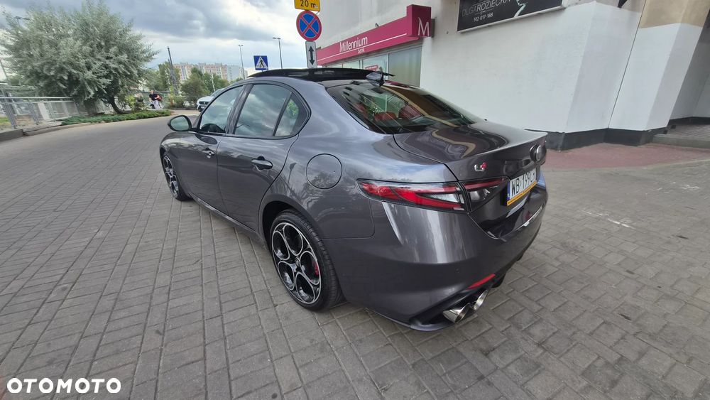 Alfa Romeo Giulia 2.0 Turbo 16V AT8-Q4 Veloce - 5