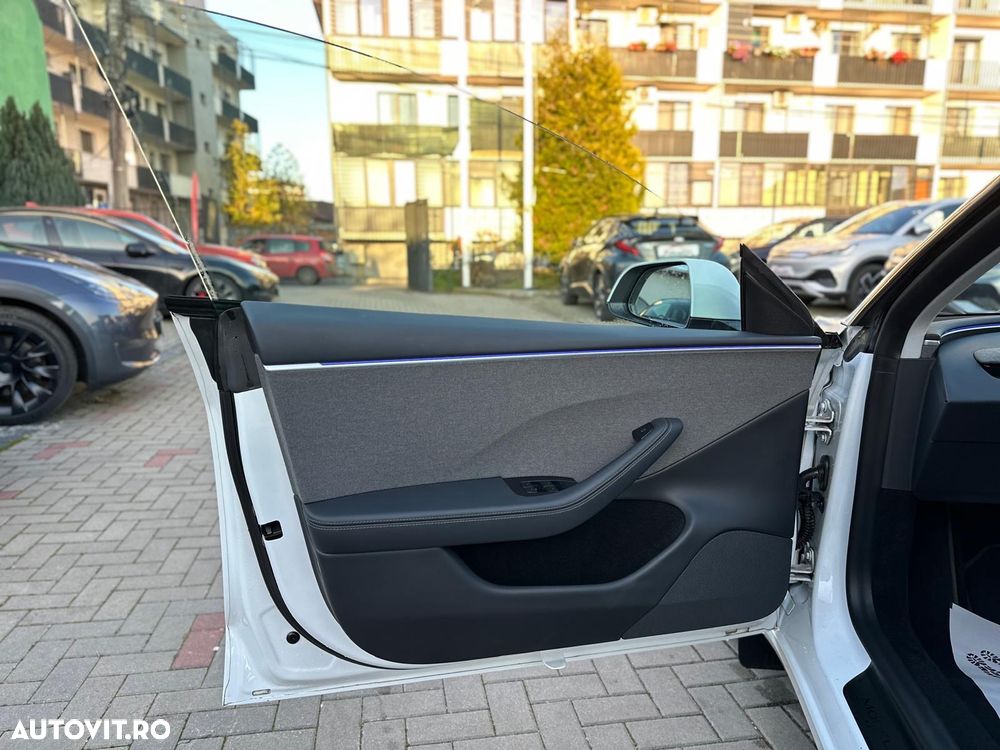 Tesla Model 3 Standard Reichweite Plus Hinterradantrieb - 37