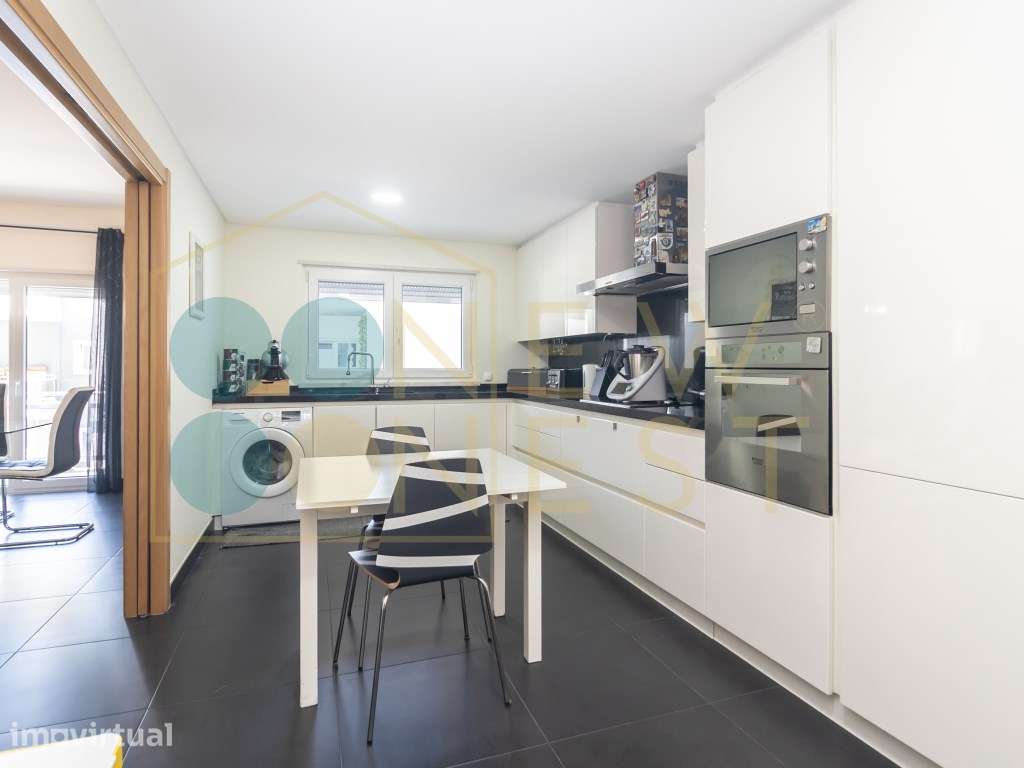 Apartamento T4 com Terraço, 2 varandas, 2 Parqueamentos e Arrecadaç... - Grande imagem: 3/60