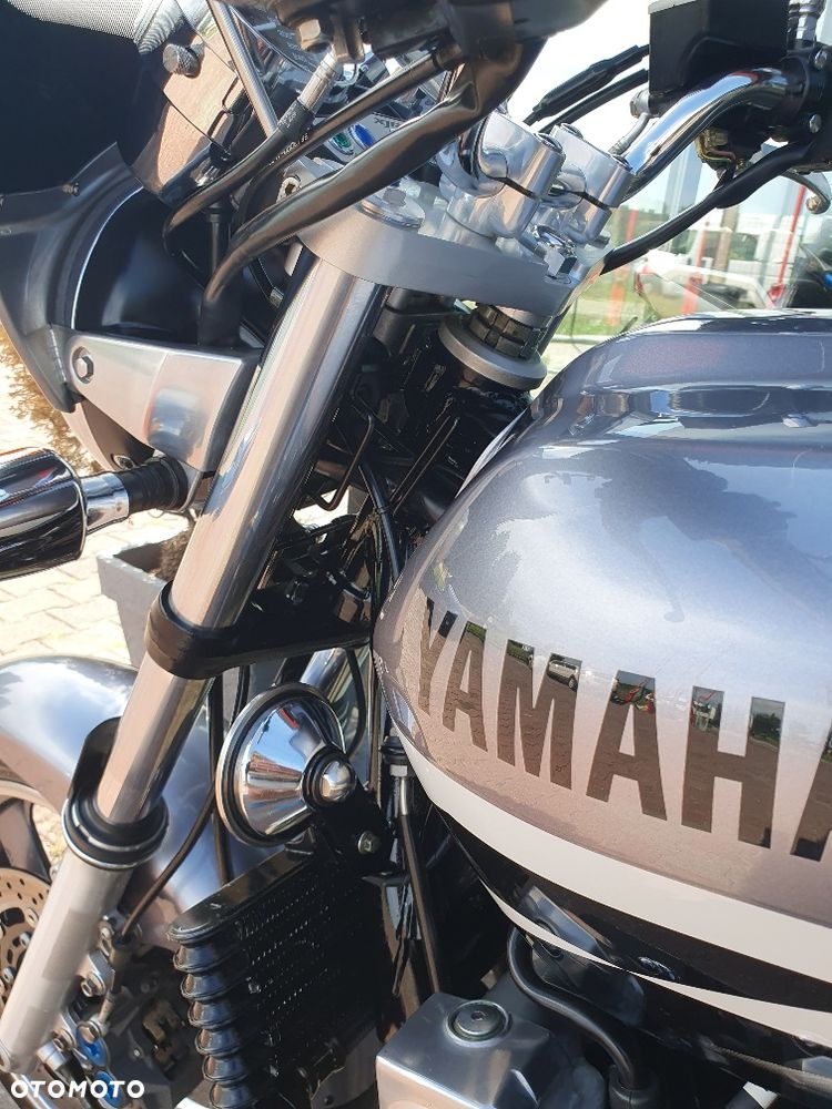 Yamaha XJR - 21