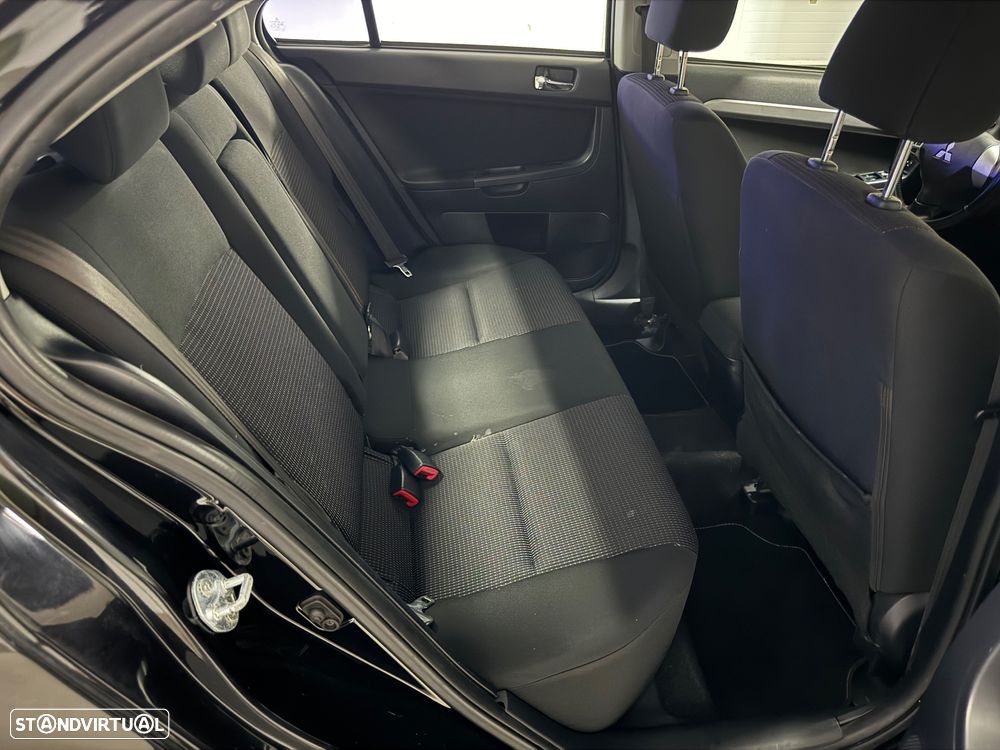 Mitsubishi Lancer Sportback 1.6 Invite Black Edition ClearTec - 34