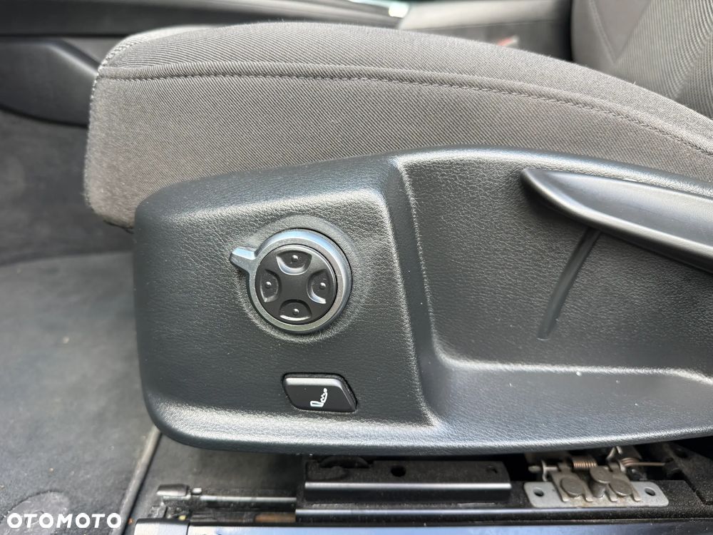 Audi A4 Avant 2.0 TDI quattro sport - 12