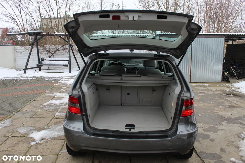 Mercedes-Benz Klasa B 180 CDI Autotronic - 16