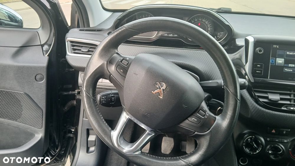 Peugeot 208 1.2 PureTech Style - 17
