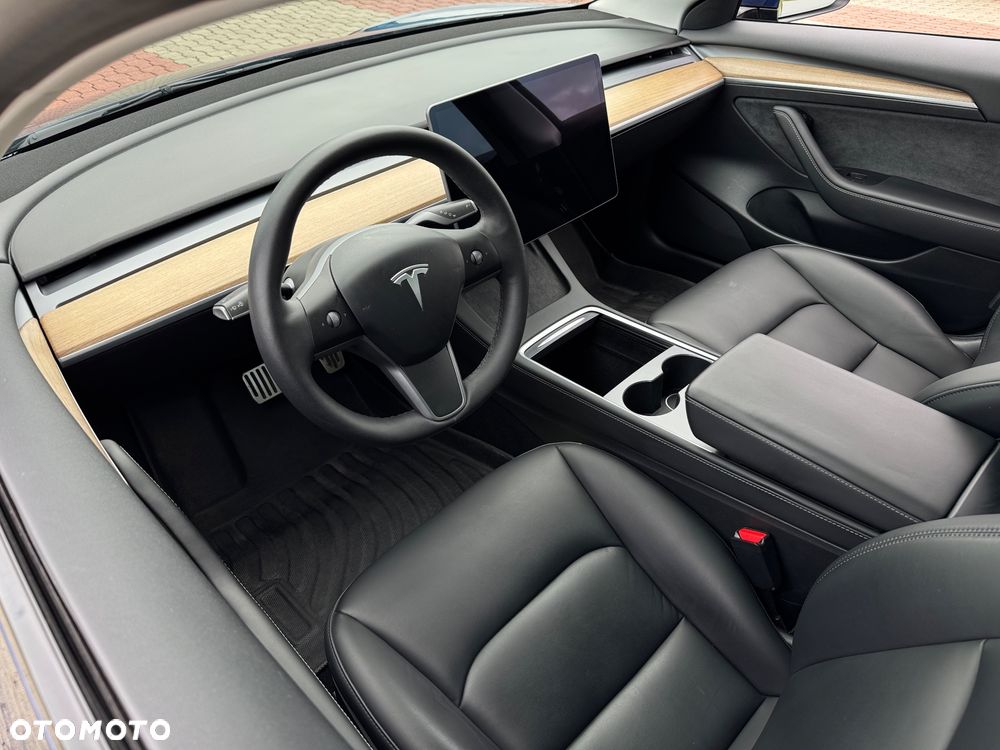 Tesla Model 3 - 4