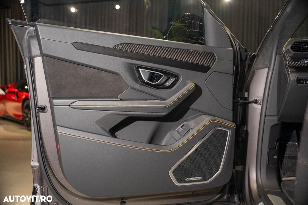 Lamborghini URUS - 33