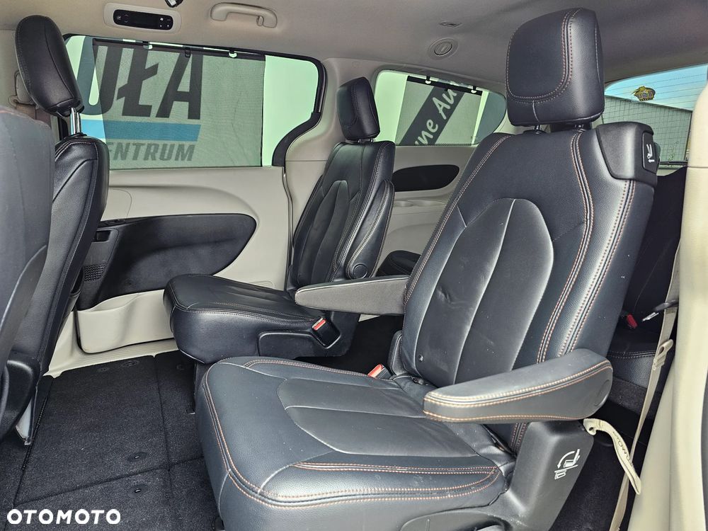 Chrysler Pacifica - 17