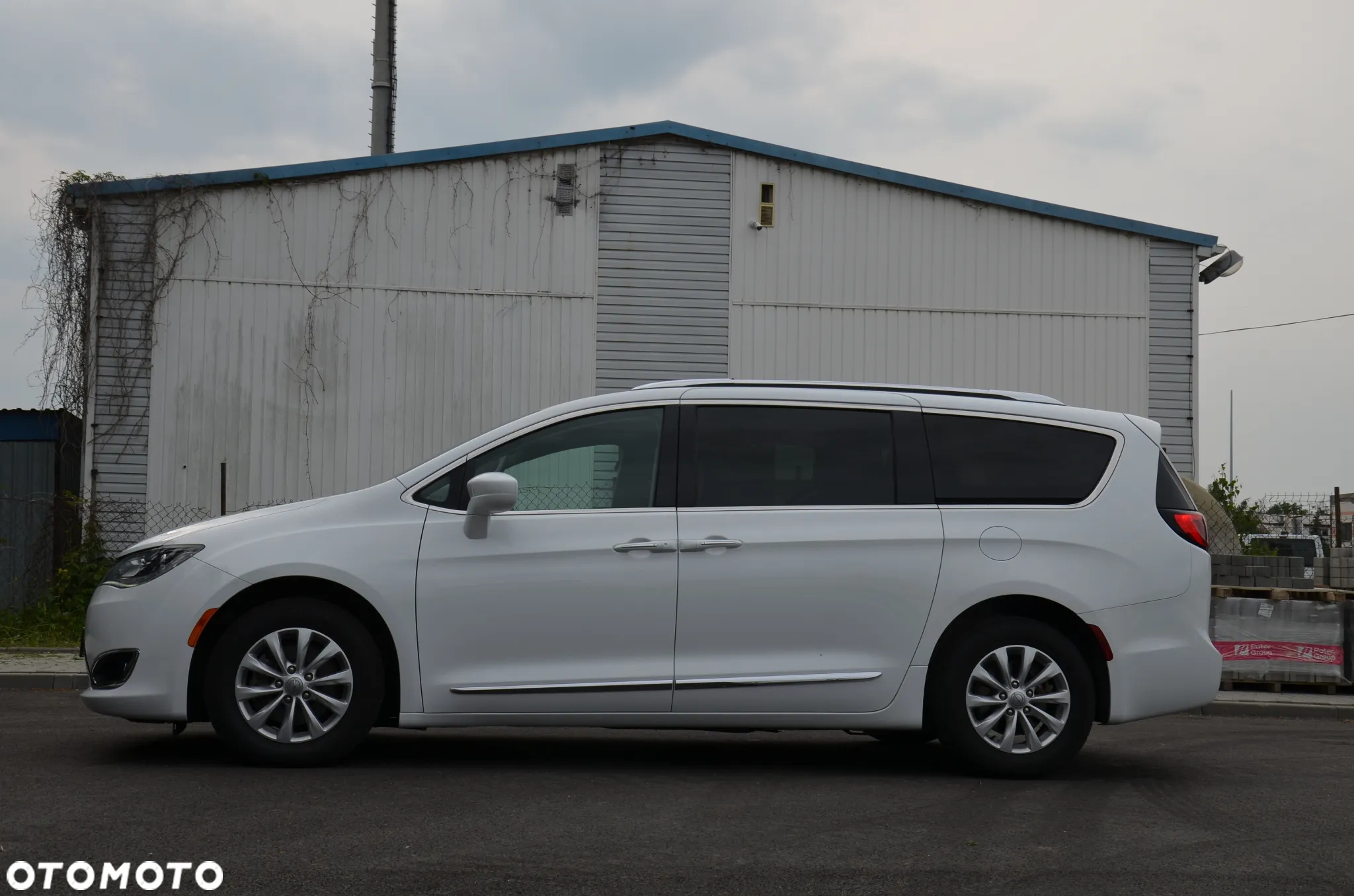 Chrysler Pacifica - 6