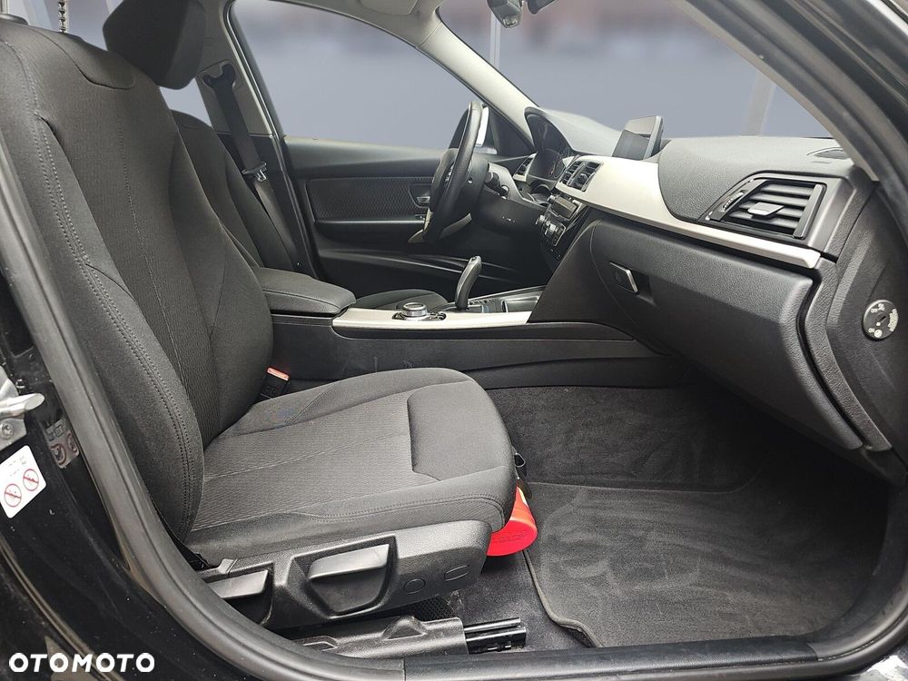 BMW Seria 3 318d - 10