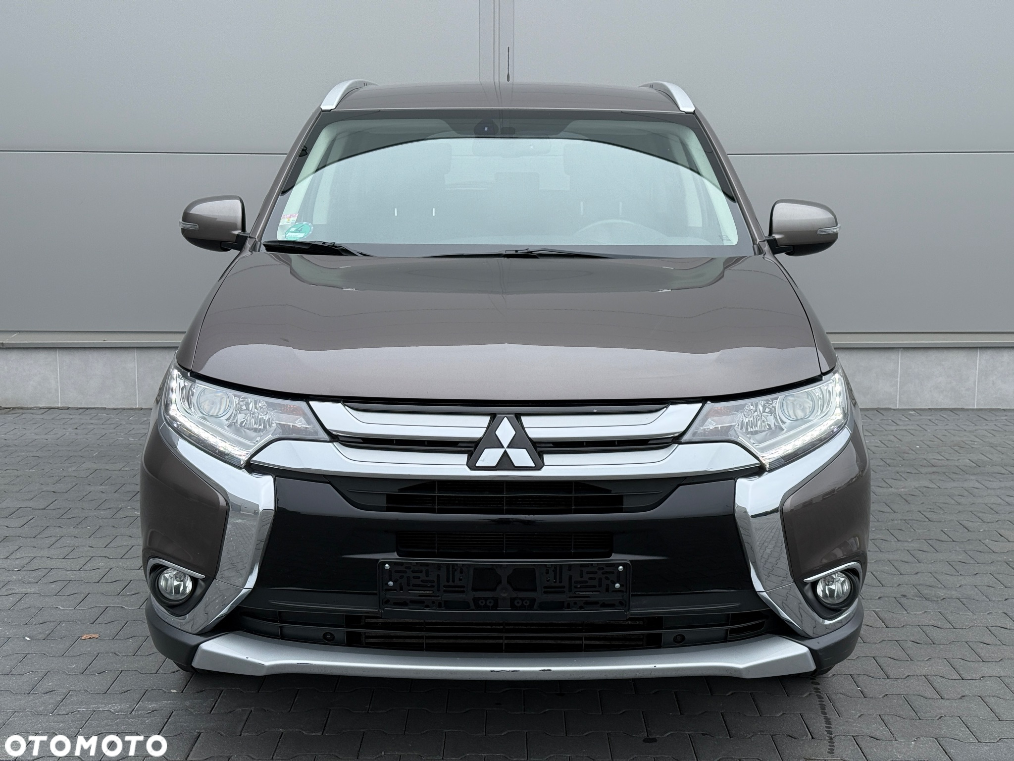 Mitsubishi Outlander - 2