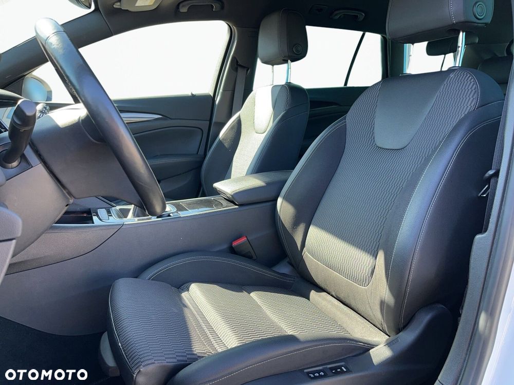 Opel Insignia - 12