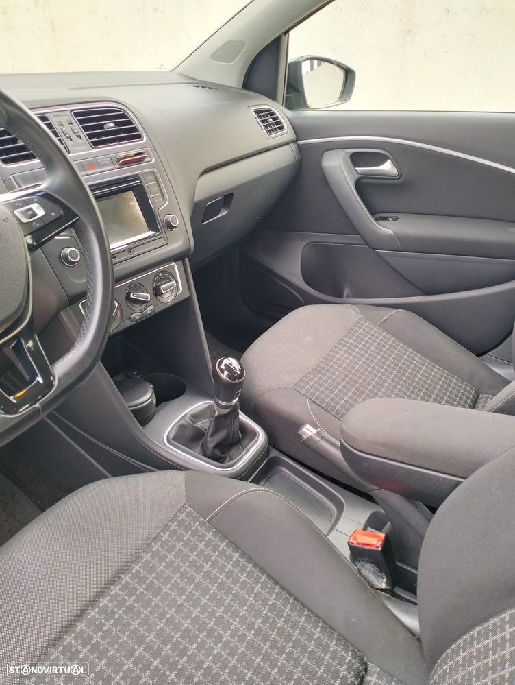 Volkswagen Polo 1.0 Confortline — fotografia 12