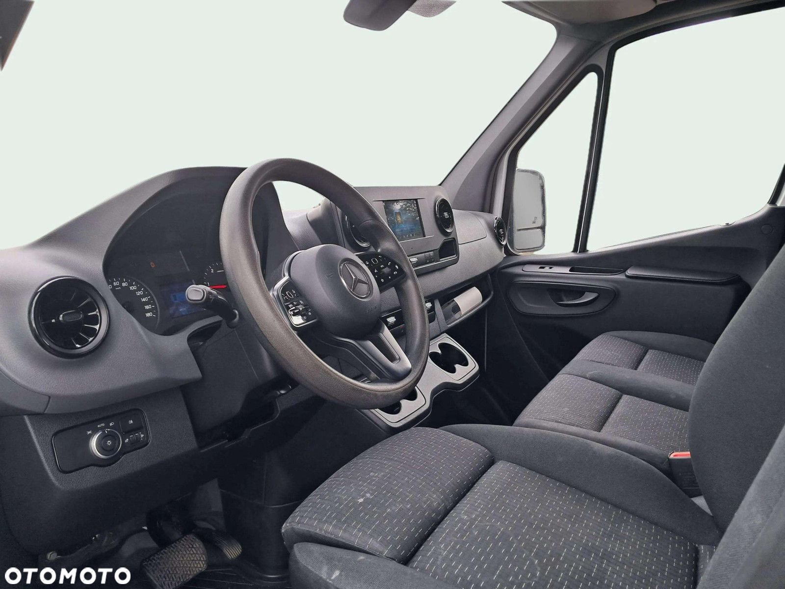 Mercedes-Benz Sprinter . - 11