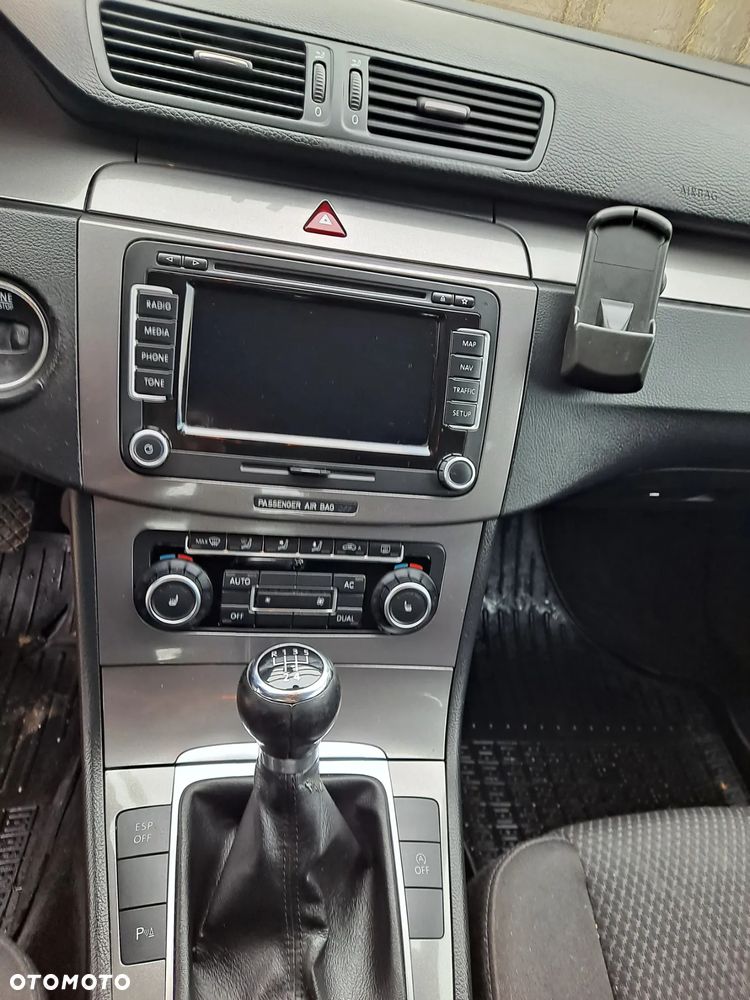 Volkswagen Passat 1.6 TDI DPF BlueMot Comfortline - 14