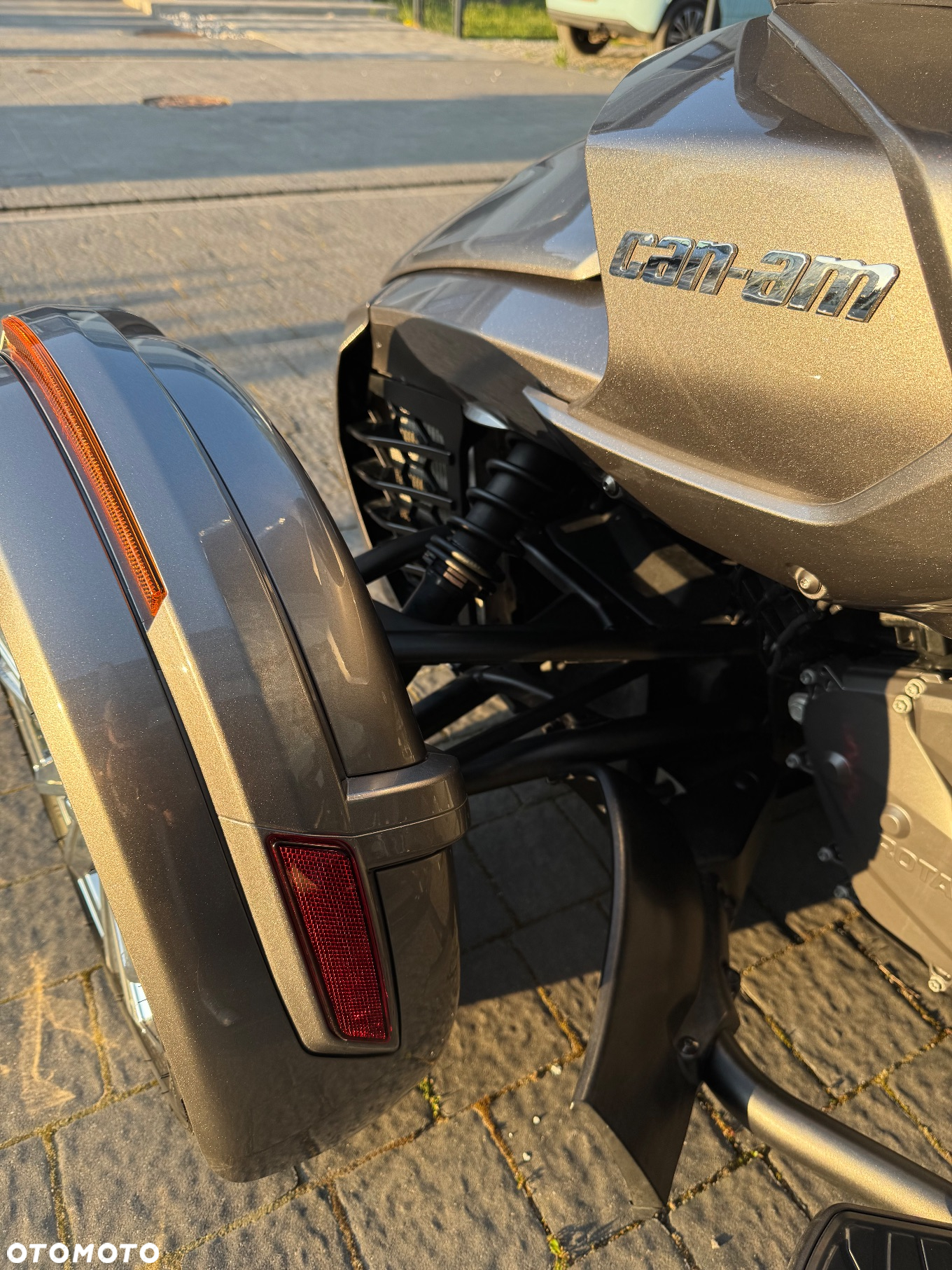 Can-Am Spyder - 10