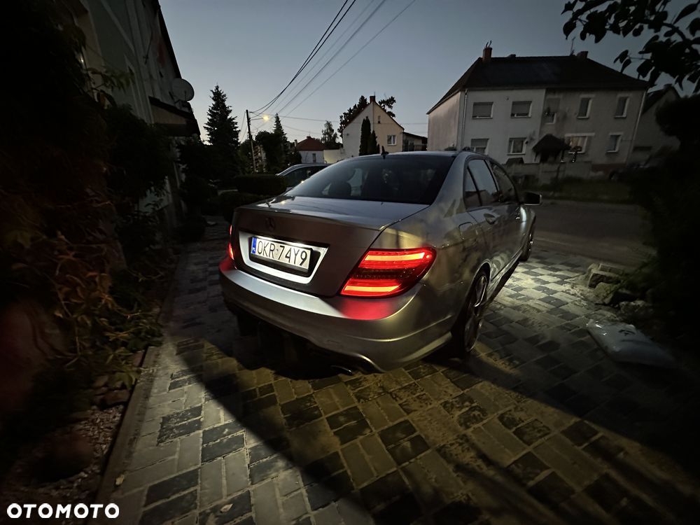 Mercedes-Benz Klasa C 350 BlueEff 4-Matic Avantgarde - 37