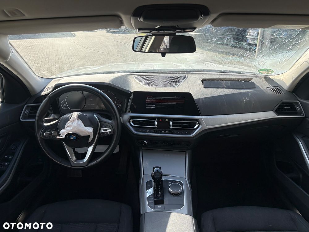 BMW Seria 3 316d mHEV - 15
