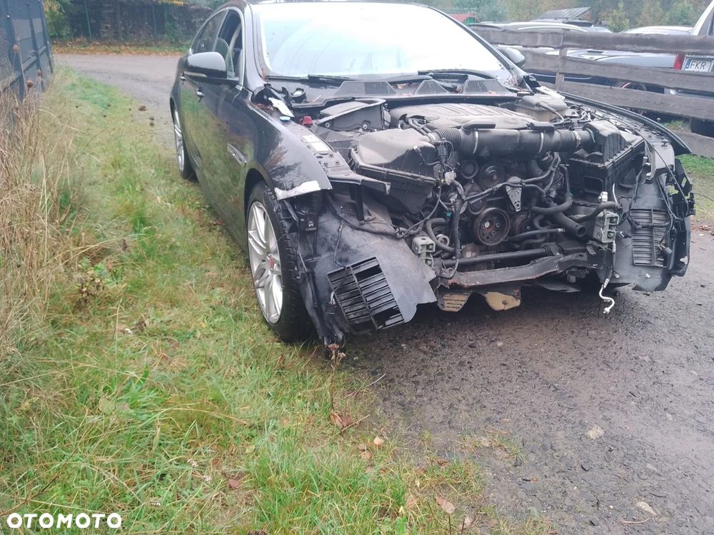 Jaguar XJ 3.0 T AWD R-Sport - 9