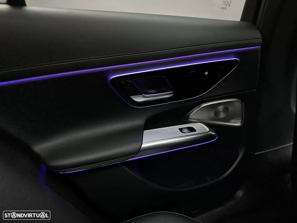 Mercedes-Benz E 300 e Exclusive Line - 38