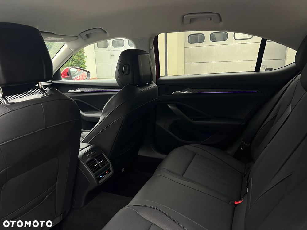 Skoda Superb 2.0 TDI SCR 4x4 Selection DSG - 6