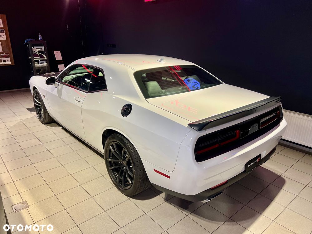 Dodge Challenger 6.4 Scat Pack - 9