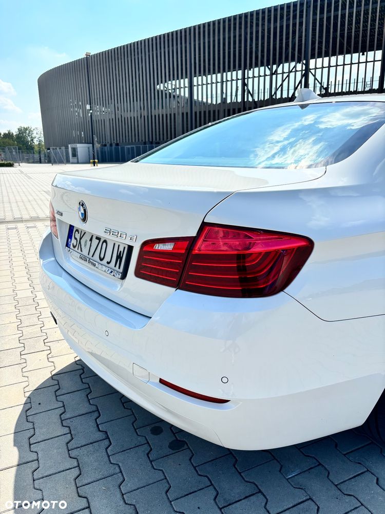 BMW Seria 5 520d xDrive - 12
