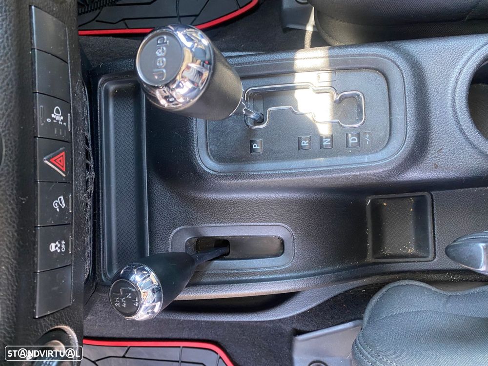 Jeep Wrangler - 12
