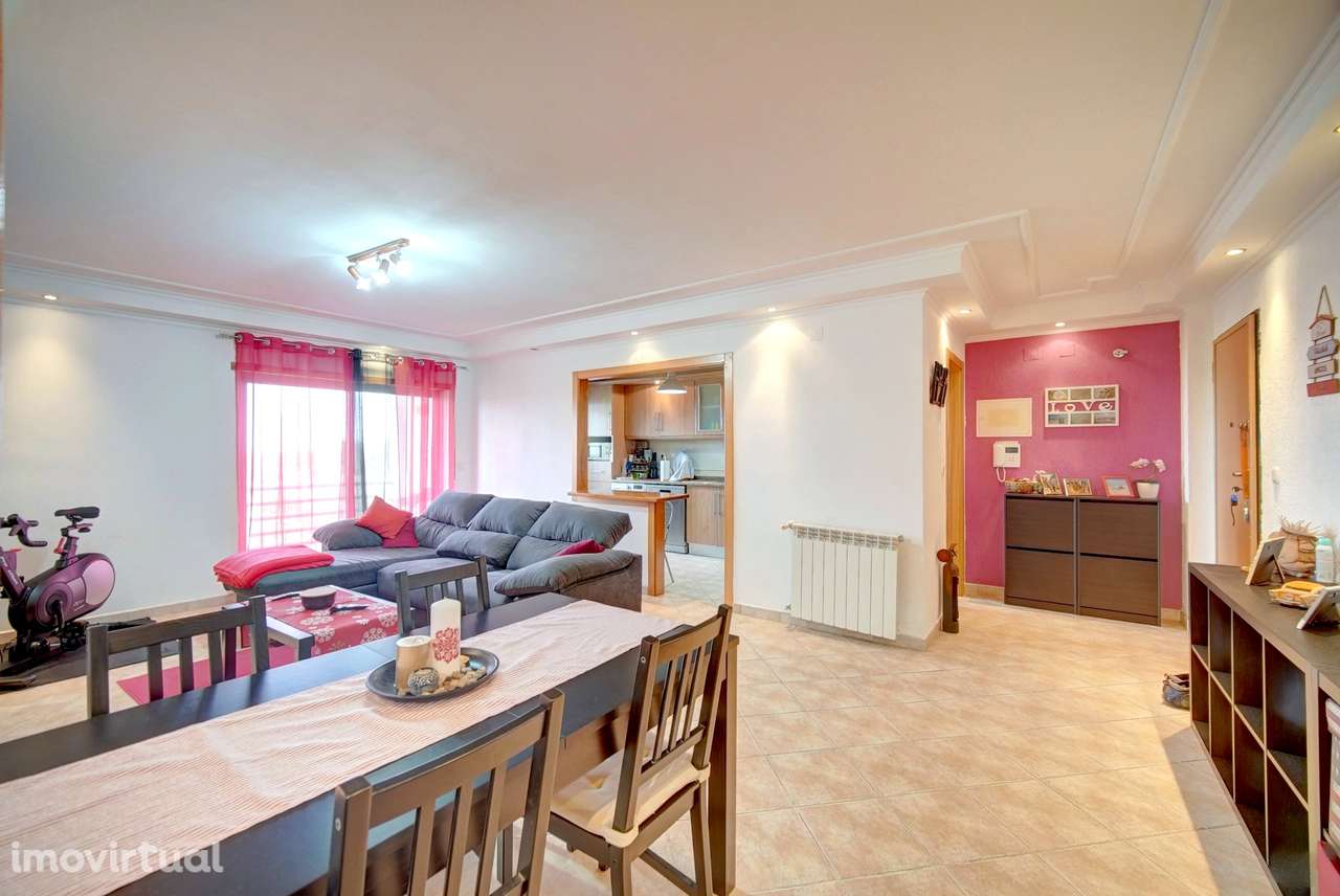 **Apartamento T2 com Parqueamento na Urbanização da Cavaleira** - Grande imagem: 4/22