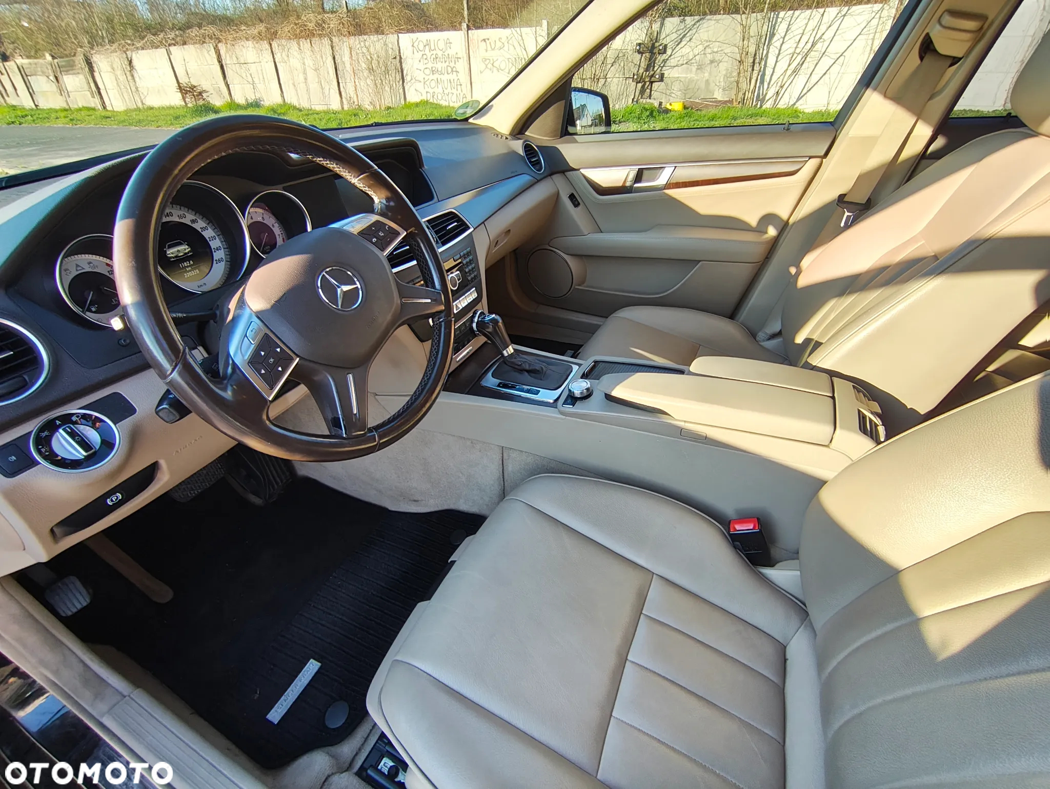 Mercedes-Benz Klasa C 200 T CGI Automatik BlueEFFICIENCY Avantgarde - 8
