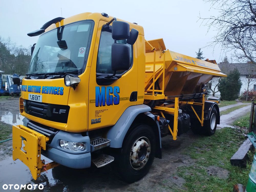 DAF LF 55 220 pługopiaskarka duże kola komunalny wywrotka hakowiec bramowiec - 36