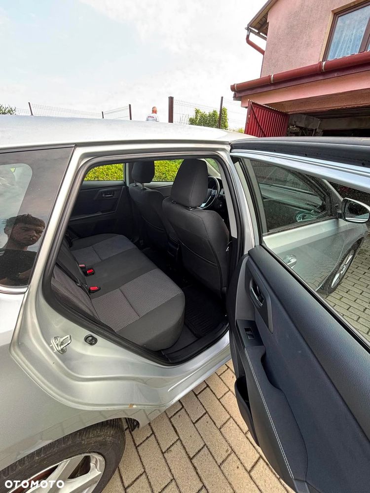 Toyota Auris 1.4 D-4D - 11